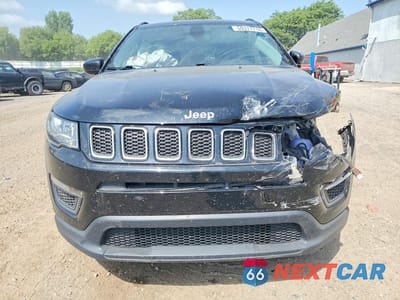 Piąte zdjęcie samochodu w środku: 2018 JEEP COMPASS SPORT VIN:3C4NJDAB0JT455154 - miniatura