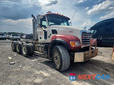 2005 MACK CV700 TRUCK CAB AND CHASSIS 1M2AG11C25M016856 - główne zdjęcie licytacji z USA - miniatura