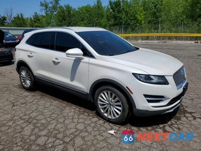 Czwarte zdjęcie samochodu z boku: 2019 LINCOLN MKC VIN:5LMCJ1D98KUL15593 - miniatura
