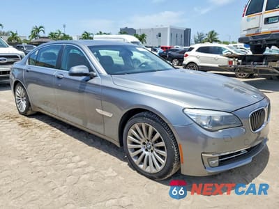 Czwarte zdjęcie samochodu z boku: 2013 BMW 750 LI VIN:WBAYE8C51DDE22285 - miniatura