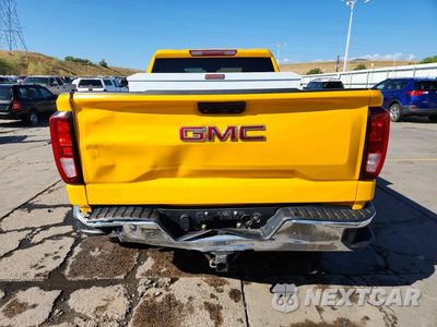 Zdjęcie 6 z 12 samochodu: 2023 GMC SIERRA K1500 VIN:1GTRUAEKXPZ223261 - miniatura