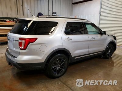 Trzecie zdjęcie samochodu z tyłu: 2018 FORD EXPLORER XLT VIN:1FM5K7D86JGC85610 - miniatura