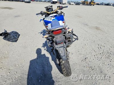Czwarte zdjęcie samochodu z boku: 2018 HONDA CRF1000 A2 VIN:JH2SD0445JK200685 - miniatura