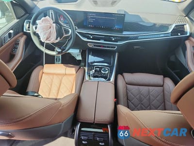 Zdjęcie 8 z 12 samochodu: 2026 BMW X5 M60I VIN:5UX33EU04T9270259 - miniatura