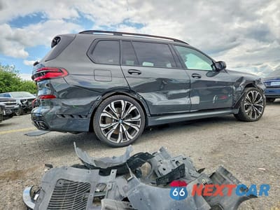 Trzecie zdjęcie samochodu z tyłu: 2024 BMW X7 M60I VIN:5UX33EM01R9T61501 - miniatura