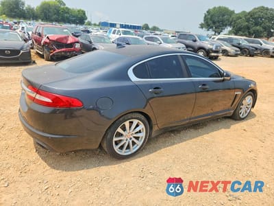 Trzecie zdjęcie samochodu z tyłu: 2015 JAGUAR XF 2.0T PREMIUM VIN:SAJWA0FS4FPU56181 - miniatura
