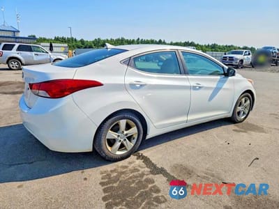 Trzecie zdjęcie samochodu z tyłu: 2012 HYUNDAI ELANTRA GLS VIN:5NPDH4AE0CH113871 - miniatura