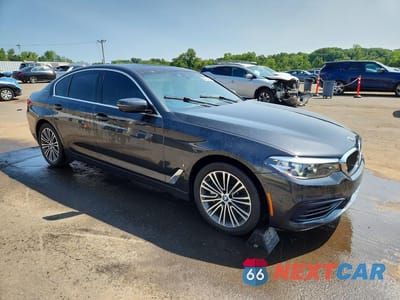 Czwarte zdjęcie samochodu z boku: 2019 BMW 530XE VIN:WBAJB1C52KB375162 - miniatura