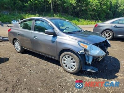 Czwarte zdjęcie samochodu z boku: 2017 NISSAN VERSA 1.6 SV VIN:3N1CN7AP2HL828636 - miniatura