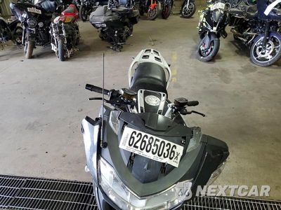 Piąte zdjęcie samochodu w środku: 2010 BMW R1200 RT VIN:WB1044002AZW18121 - miniatura