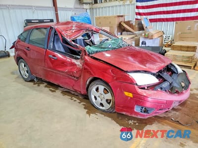 Czwarte zdjęcie samochodu z boku: 2005 FORD FOCUS ZX5 VIN:3FAFP37N25R139200 - miniatura