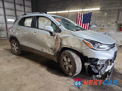Czwarte zdjęcie samochodu z boku: 2022 CHEVROLET TRAX 1LT VIN:KL7CJPSM5NB569633 - miniatura