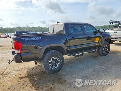 Trzecie zdjęcie samochodu z tyłu: 2017 TOYOTA TACOMA TRD OFF-ROAD VIN:5TFCZ5AN0HX096175 - miniatura