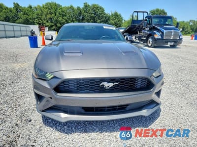 Piąte zdjęcie samochodu w środku: 2021 FORD MUSTANG VIN:1FA6P8TH5M5127850 - miniatura