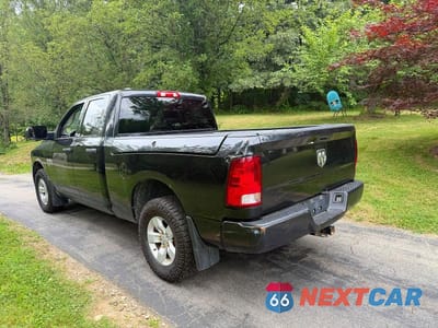 Czwarte zdjęcie samochodu z boku: 2019 RAM 1500 CLASSIC TRADESMAN VIN:1C6RR7FG8KS504515 - miniatura