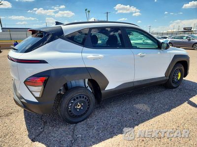 Trzecie zdjęcie samochodu z tyłu: 2026 HYUNDAI KONA SEL SPORT VIN:KM8HF3AB8TU462382 - miniatura