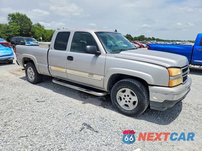 Czwarte zdjęcie samochodu z boku: 2006 CHEVROLET SILVERADO K1500 VIN:2GCEK19B761344271 - miniatura