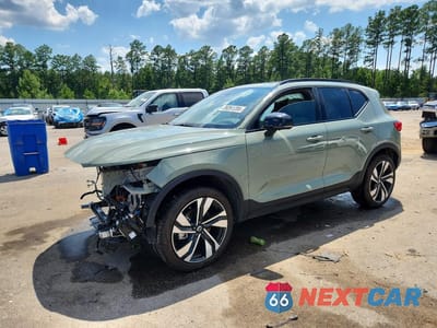 2025 VOLVO XC40 PLUS YV4L12UC6S2605977 - główne zdjęcie licytacji z USA - miniatura