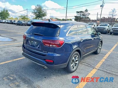 Czwarte zdjęcie samochodu z boku: 2019 KIA SORENTO EX V6 VIN:5XYPHDA51KG533285 - miniatura