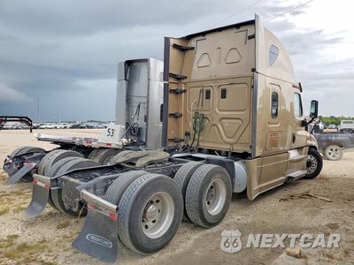 Trzecie zdjęcie samochodu z tyłu: 2017 FREIGHTLINER CASCADIA 125 SEMI TRUCK VIN:3AKJGLDRXHSHG5569 - miniatura