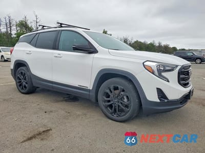 Czwarte zdjęcie samochodu z boku: 2021 GMC TERRAIN SLT VIN:3GKALVEV3ML394703 - miniatura