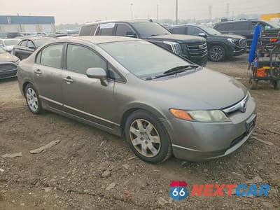 Czwarte zdjęcie samochodu z boku: 2008 HONDA CIVIC LX VIN:2HGFA165X8H518917 - miniatura