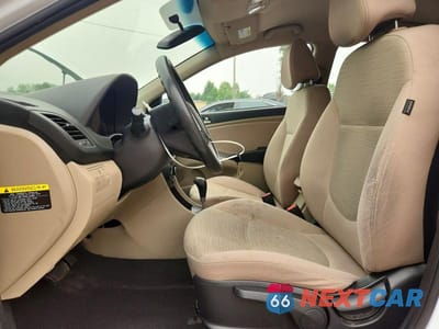 Zdjęcie 7 z 12 samochodu: 2017 HYUNDAI ACCENT SE VIN:KMHCT4AE1HU345799 - miniatura