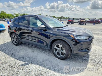 Czwarte zdjęcie samochodu z boku: 2025 FORD ESCAPE ST LINE VIN:1FMCU0MN9SUB15422 - miniatura