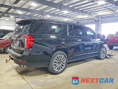 Trzecie zdjęcie samochodu z tyłu: 2024 GMC YUKON XL DENALI ULTIMATE VIN:1GKS2KKL0RR281011 - miniatura
