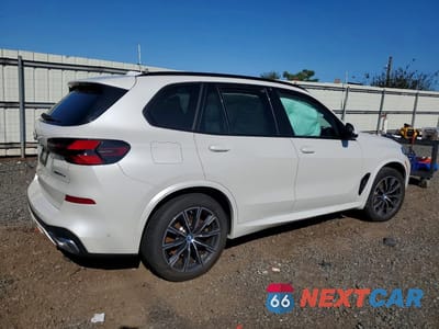 Trzecie zdjęcie samochodu z tyłu: 2024 BMW X5 XDRIVE50E VIN:5UX43EU05R9V29323 - miniatura