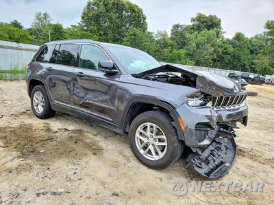 Czwarte zdjęcie samochodu z boku: 2025 JEEP GRAND CHEROKEE LAREDO VIN:1C4RJHAG4SC268808 - miniatura