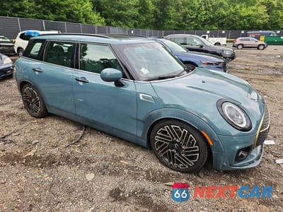 Czwarte zdjęcie samochodu z boku: 2023 MINI COOPER S CLUBMAN ALL4 VIN:WMWXJ1C05P2S53100 - miniatura