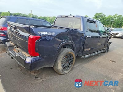 Trzecie zdjęcie samochodu z tyłu: 2024 TOYOTA TUNDRA SR5 VIN:5TFLA5DB7RX156964 - miniatura