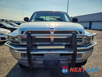 Piąte zdjęcie samochodu w środku: 2001 DODGE RAM 2500 VIN:1B7KF23Z91J213442 - miniatura
