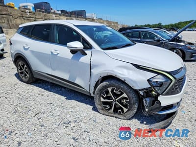 Czwarte zdjęcie samochodu z boku: 2023 KIA SPORTAGE EX VIN:5XYK33AF2PG086775 - miniatura