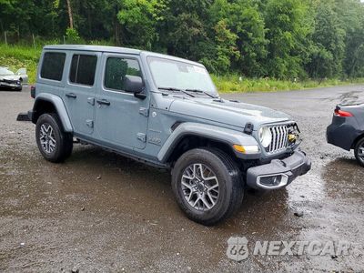 Czwarte zdjęcie samochodu z boku: 2024 JEEP WRANGLER SAHARA VIN:1C4PJXEG8RW323281 - miniatura
