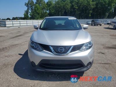 Piąte zdjęcie samochodu w środku: 2018 NISSAN ROGUE SPORT S VIN:JN1BJ1CP1JW156666 - miniatura