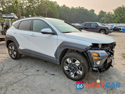 Czwarte zdjęcie samochodu z boku: 2025 HYUNDAI KONA SEL VIN:KM8HBCABXSU185955 - miniatura