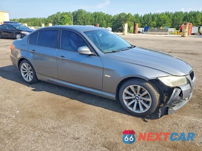 Czwarte zdjęcie samochodu z boku: 2011 BMW 328 I VIN:WBAPH7C56BE723572 - miniatura