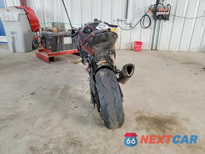 Czwarte zdjęcie samochodu z boku: 2022 BMW S 1000 RR VIN:WB10E2307N6F51099 - miniatura