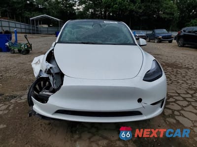 Piąte zdjęcie samochodu w środku: 2023 TESLA MODEL Y VIN:7SAYGDEF1PF832951 - miniatura