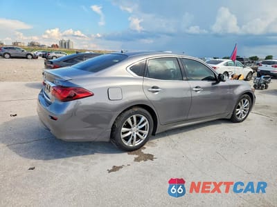 Trzecie zdjęcie samochodu z tyłu: 2019 INFINITI Q70 3.7 LUXE VIN:JN1BY1AP1KM505692 - miniatura