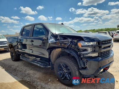 Czwarte zdjęcie samochodu z boku: 2019 CHEVROLET SILVERADO K1500 LT TRAIL BOSS VIN:3GCPYFEDXKG204518 - miniatura
