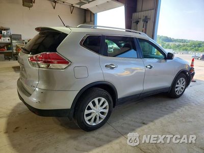 Trzecie zdjęcie samochodu z tyłu: 2016 NISSAN ROGUE S VIN:5N1AT2MM7GC829026 - miniatura