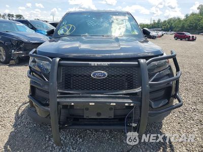 Piąte zdjęcie samochodu w środku: 2022 FORD EXPLORER POLICE INTERCEPTOR VIN:1FM5K8AB1NGA47529 - miniatura