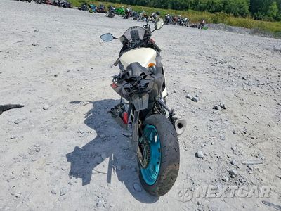 Czwarte zdjęcie samochodu z boku: 2024 YAMAHA YZFR3 A VIN:MH3RH18Y2RK017708 - miniatura