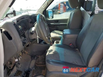 Zdjęcie 7 z 14 samochodu: 2020 NISSAN NV 2500 HD SV VIN:1N6BF0KY4LN811475 - miniatura