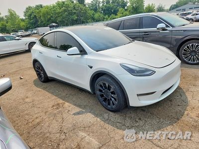 Czwarte zdjęcie samochodu z boku: 2023 TESLA MODEL Y VIN:7SAYGDEE3PF863643 - miniatura