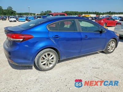 Trzecie zdjęcie samochodu z tyłu: 2017 KIA FORTE S VIN:3KPFL4A76HE138570 - miniatura
