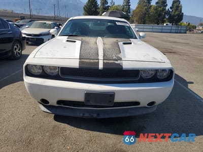 Piąte zdjęcie samochodu w środku: 2013 DODGE CHALLENGER SXT VIN:2C3CDYAGXDH649371 - miniatura